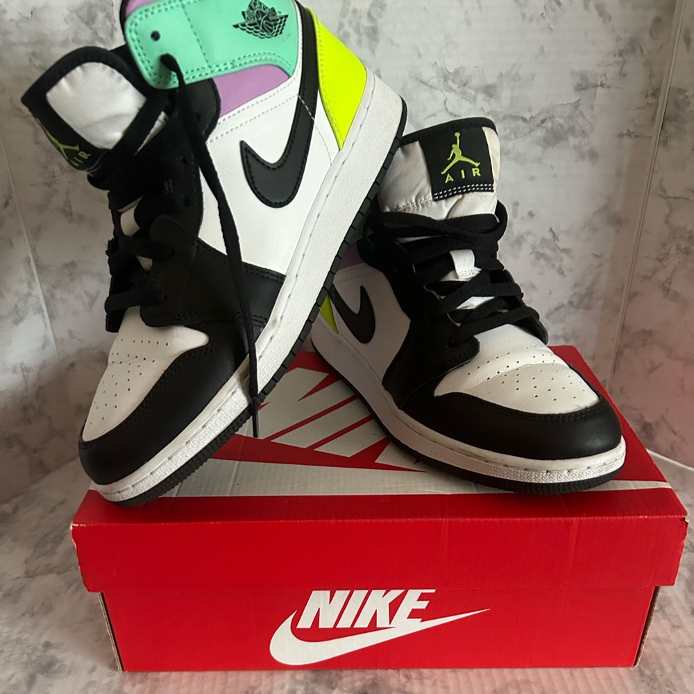 Air Jordan size 7Y